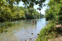 Accès à la rivière depuis le camping